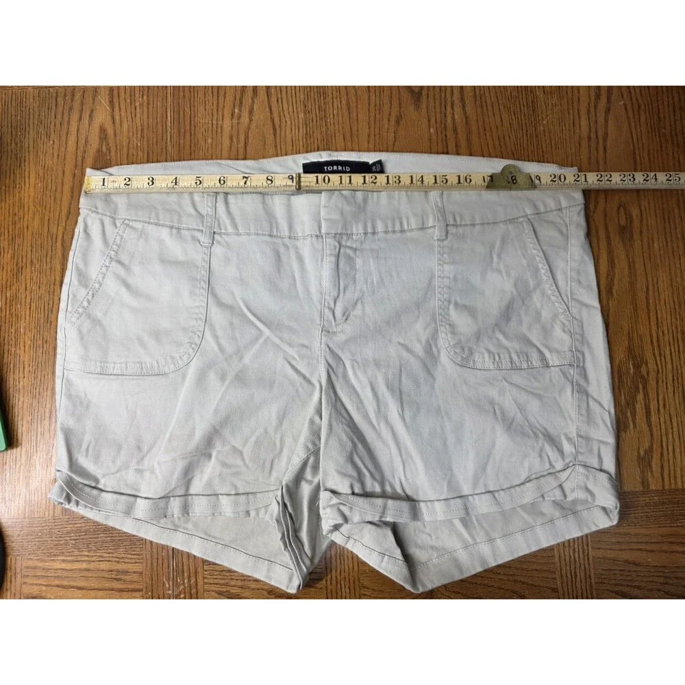 Torrid Light Tan Cuffed Shorts Plus Size 20